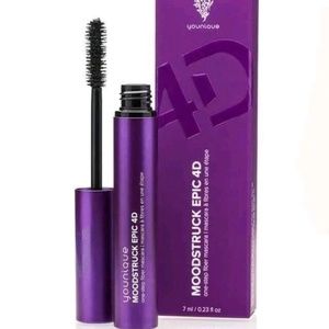 Younique Makeup - Younique 4D Mascara Younique Makeup - Younique 4D Mascara